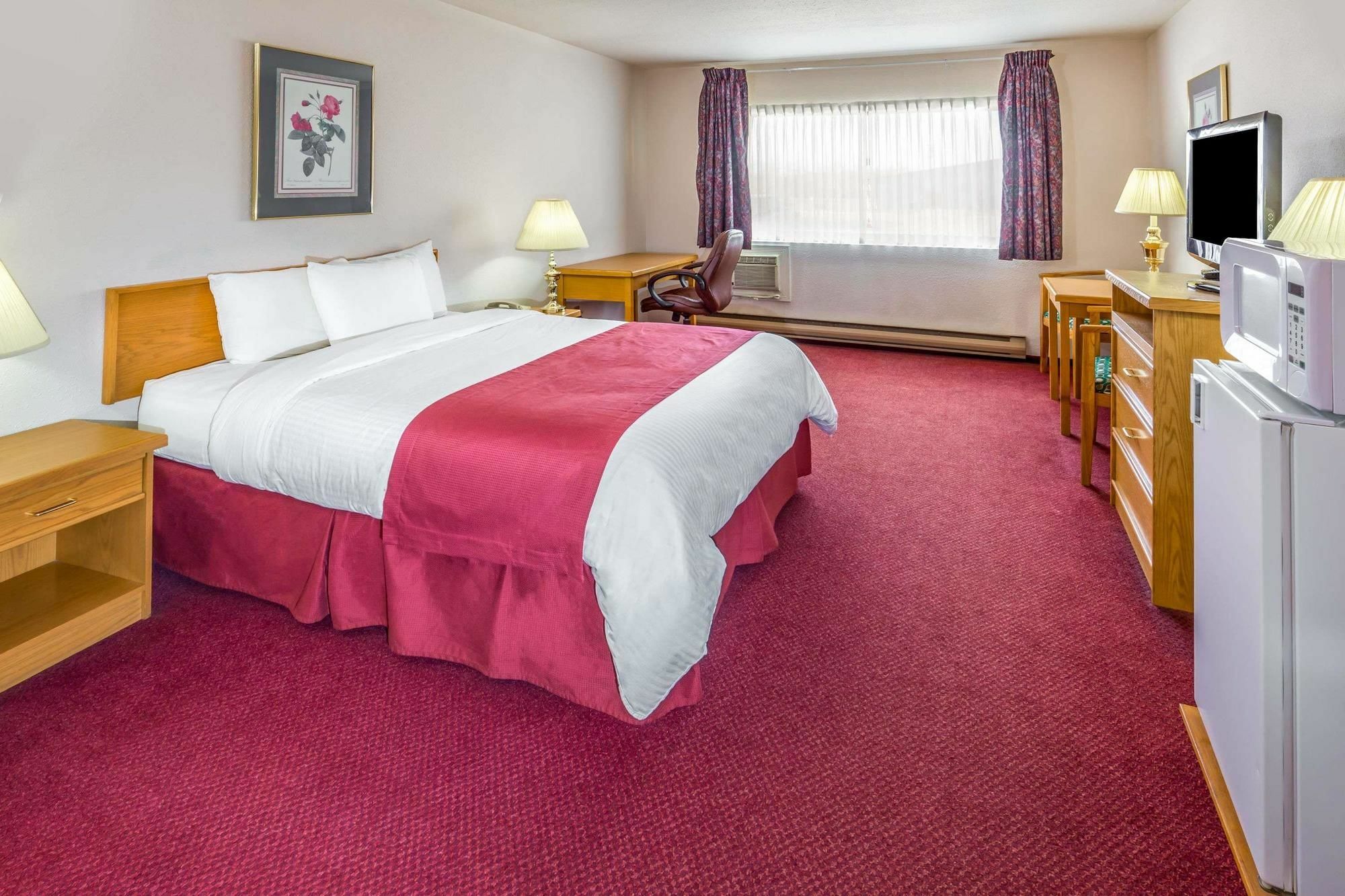 Howard Johnson By Wyndham Fort St. John Exterior foto